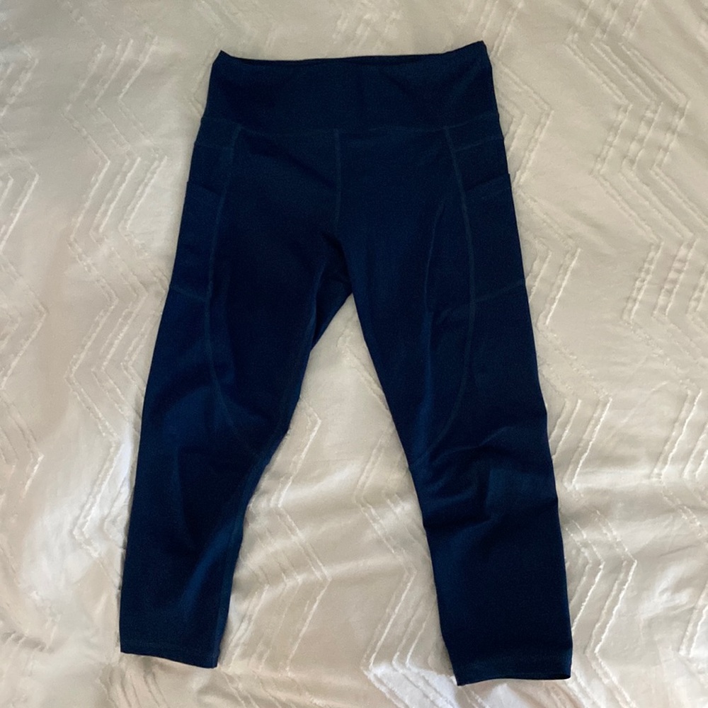 Zyia size 8-10 Light n’ Tight leggings with pockets